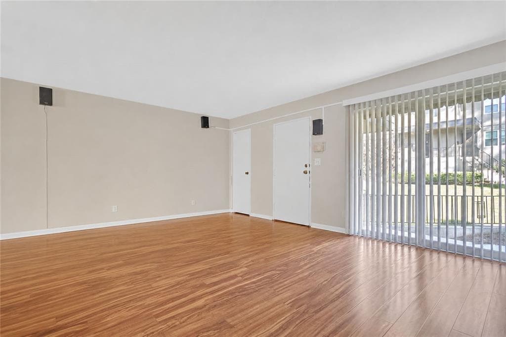 2 bedroom, 2 bathroom, 1,168 sq ft condominium for sale at 276 Lakemoore Drive E, Atlanta, GA 30342 — photo 7