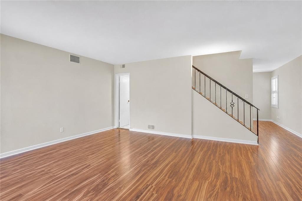 2 bedroom, 2 bathroom, 1,168 sq ft condominium for sale at 276 Lakemoore Drive E, Atlanta, GA 30342 — photo 8