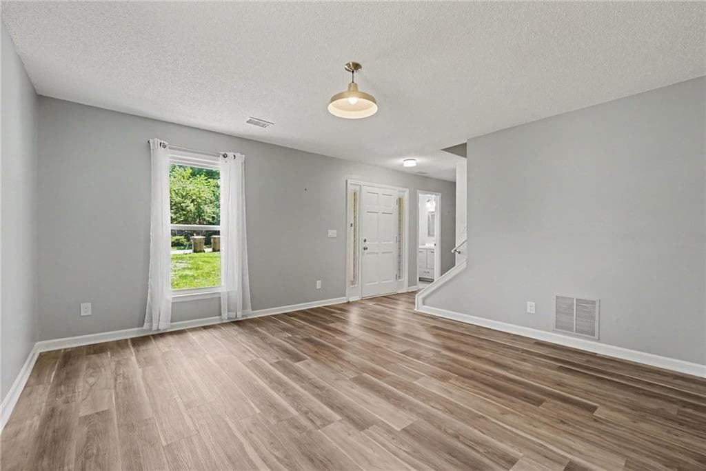 3 bedroom, 3 bathroom, 1,806 sq ft single family residence for sale at 4821 Olde Mill Drive, Marietta, GA 30066 — photo 3