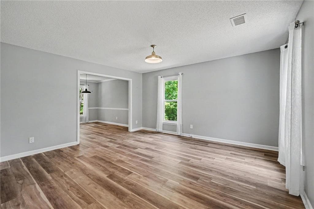 3 bedroom, 3 bathroom, 1,806 sq ft single family residence for sale at 4821 Olde Mill Drive, Marietta, GA 30066 — photo 4