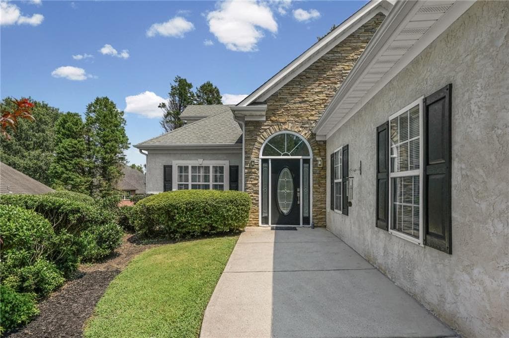 4 bedroom, 3 bathroom, 2,503 sq ft single family residence under contract at 404 Players Court, Mcdonough, GA 30253 — photo 2