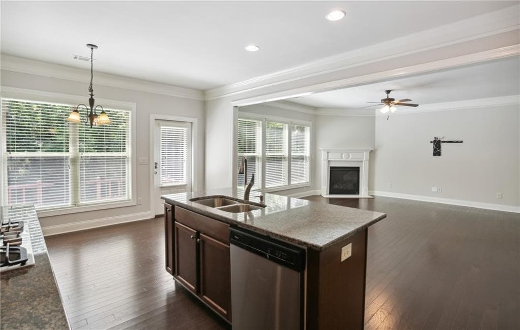 4 bedroom, 3 bathroom, 2,544 sq ft single family residence for rent at 1400 Roswell Manor Circle, Roswell, GA 30076 for $3,700 a month — photo 3