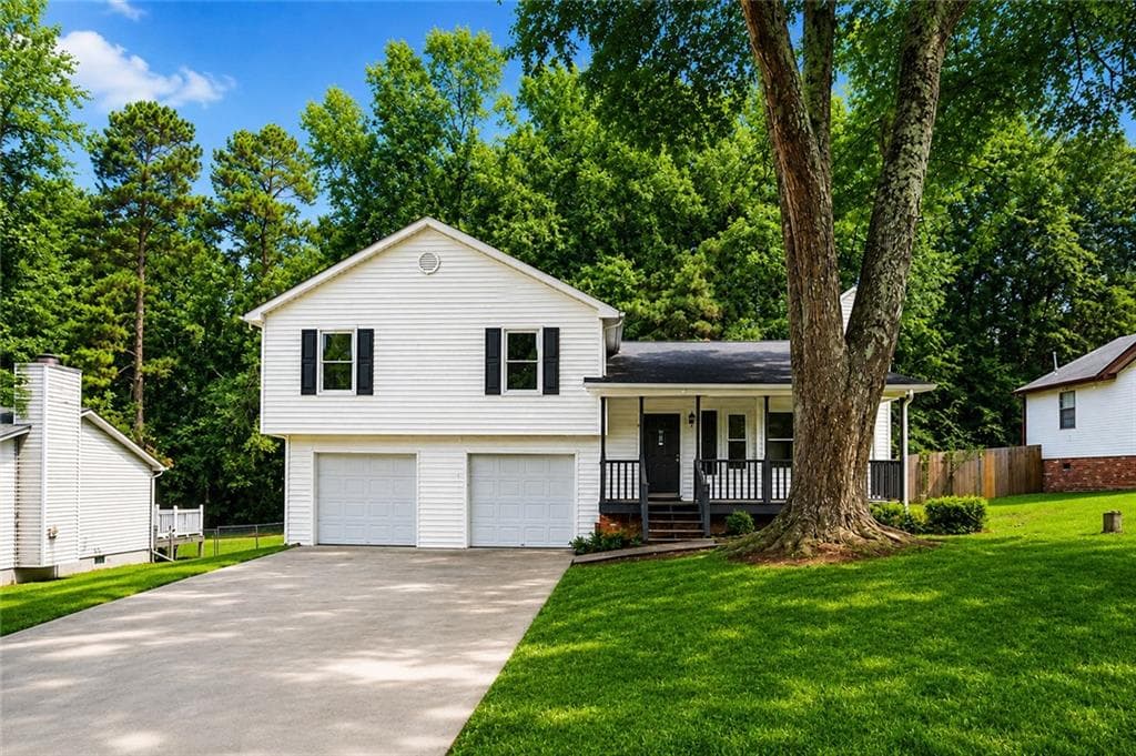 3 bedroom, 2 bathroom, 1,471 sq ft single family residence for sale at 1731 Rose Garden Lane, Loganville, GA 30052 — photo 1 of 14