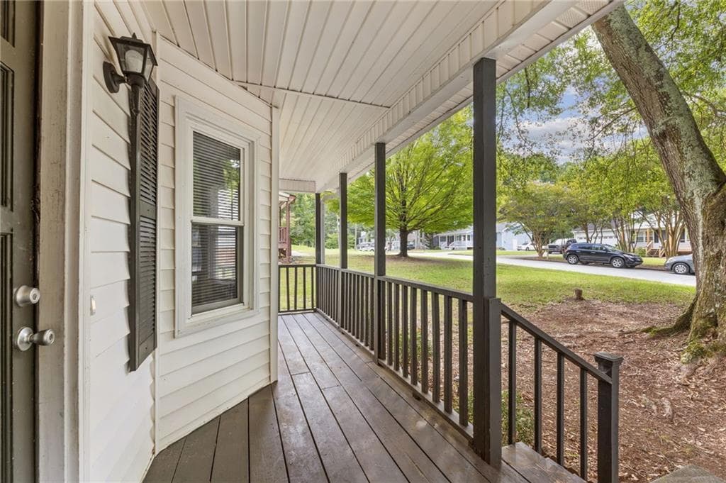 3 bedroom, 2 bathroom, 1,471 sq ft single family residence for sale at 1731 Rose Garden Lane, Loganville, GA 30052 — photo 2