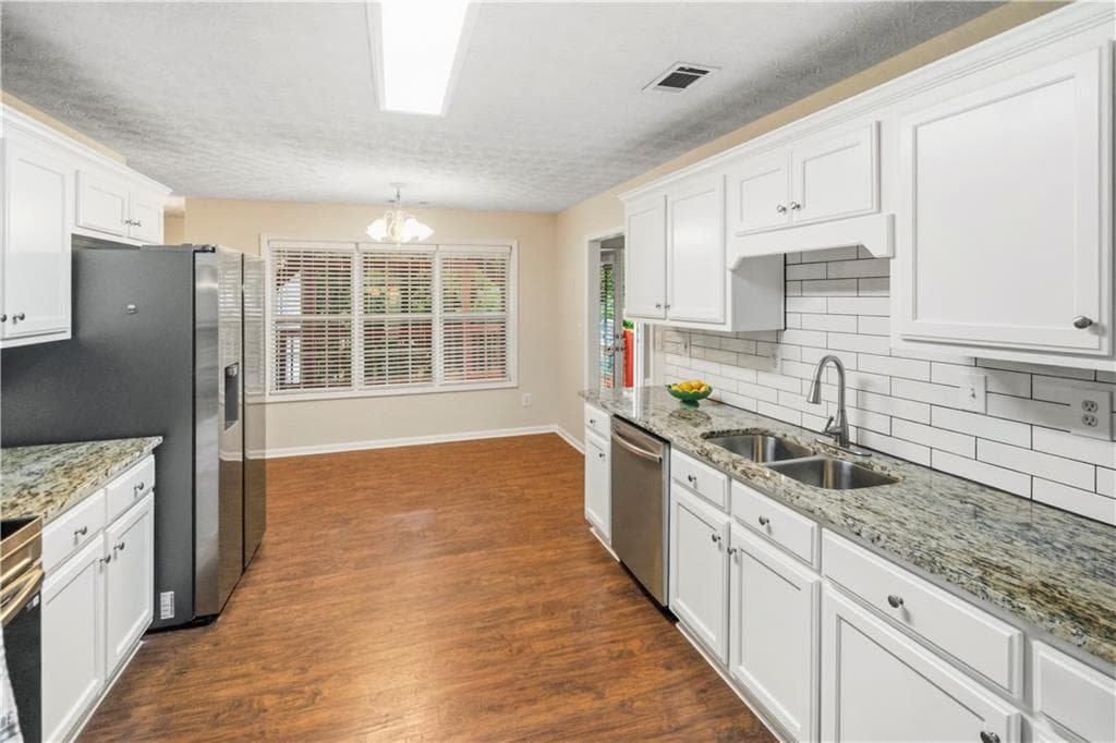5 bedroom, 3 bathroom, 3,465 sq ft single family residence for sale at 20 Alcovy Forest Way, Covington, GA 30014 — photo 10