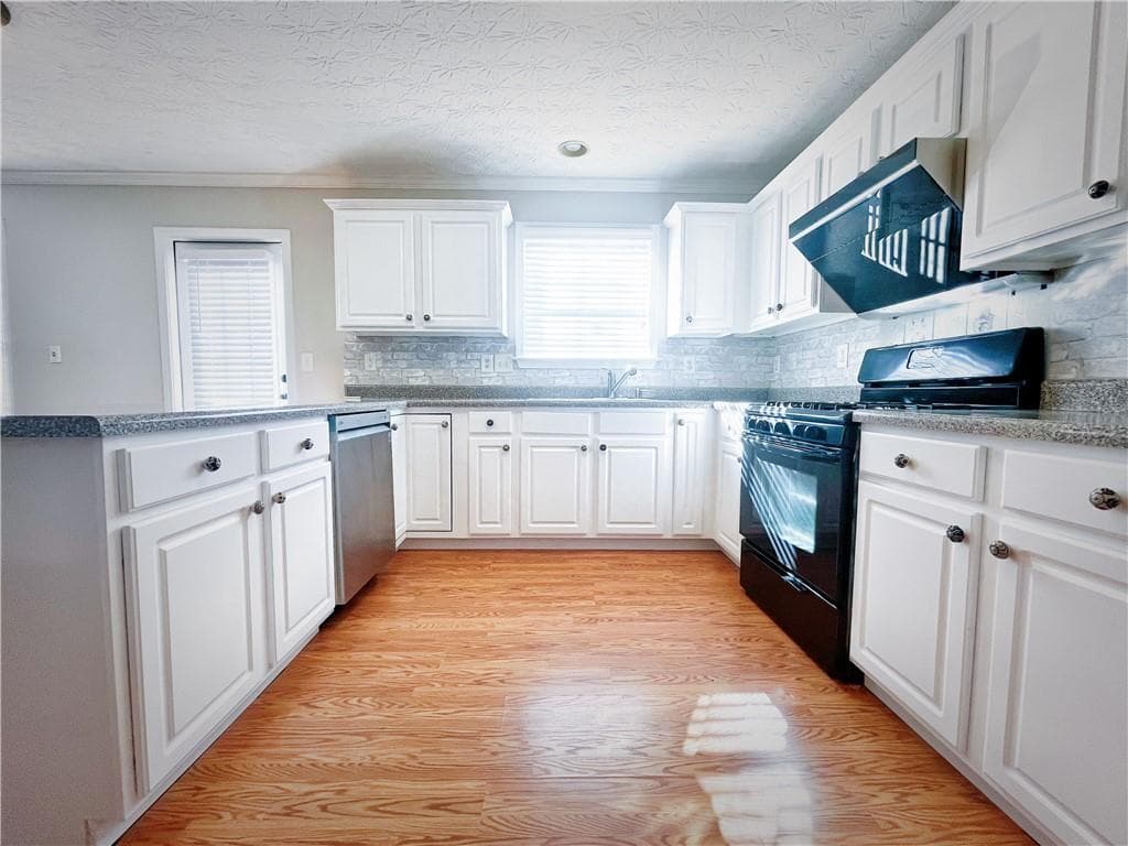 4 bedroom, 3 bathroom, 2,336 sq ft single family residence for rent at 3368 Hill Pond Drive, Buford, GA 30519 for $2,340 a month — photo 7