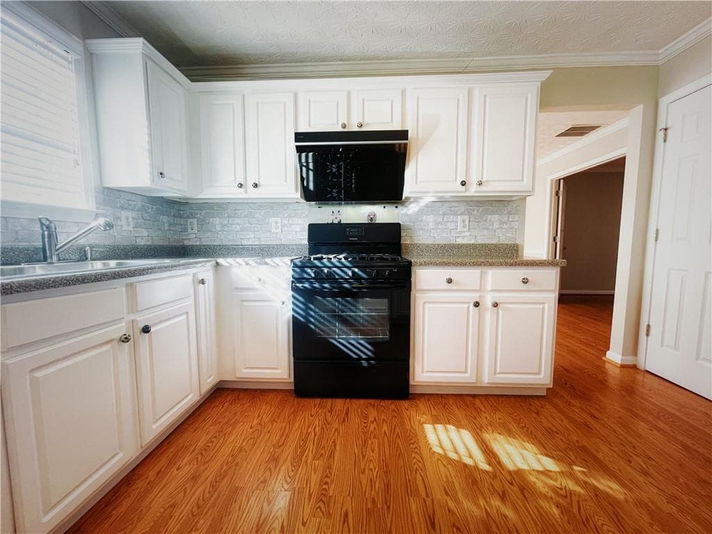 4 bedroom, 3 bathroom, 2,336 sq ft single family residence for rent at 3368 Hill Pond Drive, Buford, GA 30519 for $2,340 a month — photo 9