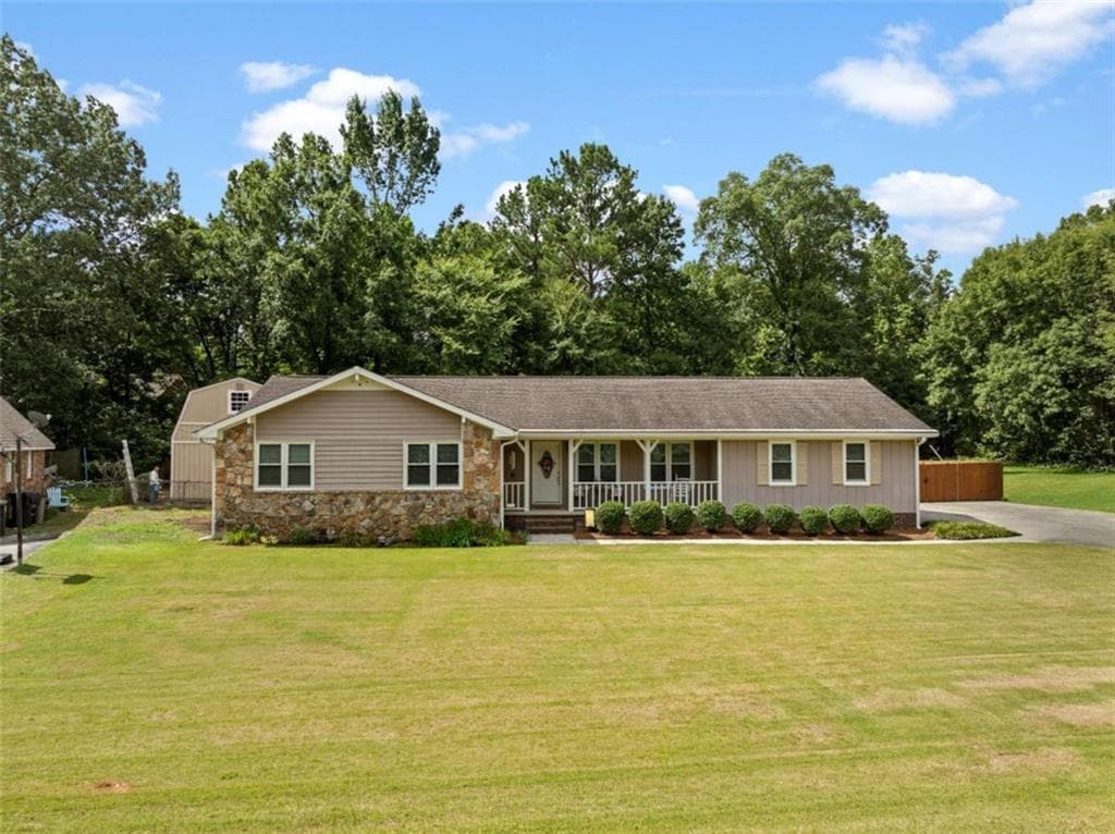 3 bedroom, 2 bathroom, 2,170 sq ft single family residence for sale at 113 Woodvalley Drive, Rome, GA 30165 — photo 2