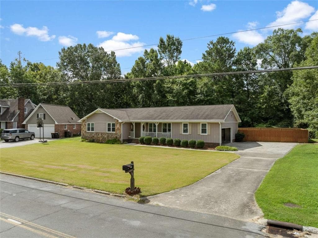 3 bedroom, 2 bathroom, 2,170 sq ft single family residence for sale at 113 Woodvalley Drive, Rome, GA 30165 — photo 3