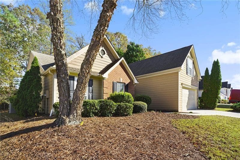 4 bedroom, 2 bathroom, 2,084 sq ft single family residence for rent at 2630 Highland Pass, Alpharetta, GA 30004 for $2,795 a month — photo 2