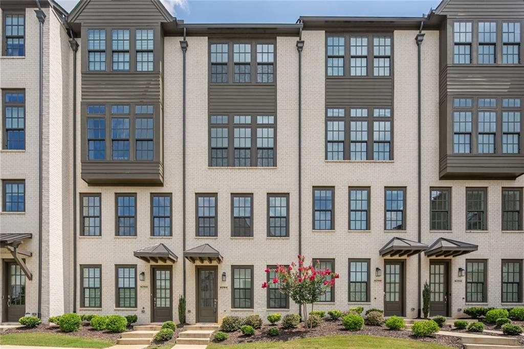 3 bedroom, 4 bathroom, 2,739 sq ft townhouse for sale at 6794 Encore Boulevard, Sandy Springs, GA 30328 — photo 3