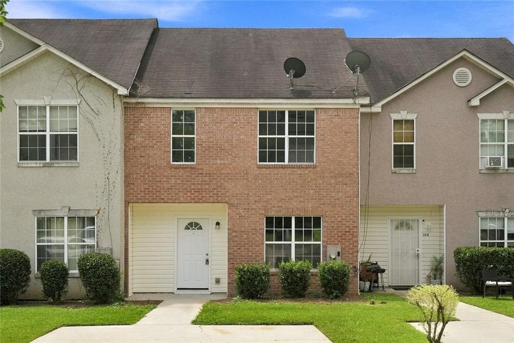 3 bedroom, 3 bathroom, 1,326 sq ft townhouse for sale at 366 N Beach Court, Riverdale, GA 30274 — photo 2
