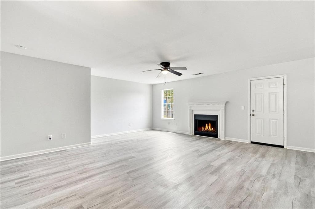 3 bedroom, 3 bathroom, 1,326 sq ft townhouse for sale at 366 N Beach Court, Riverdale, GA 30274 — photo 8