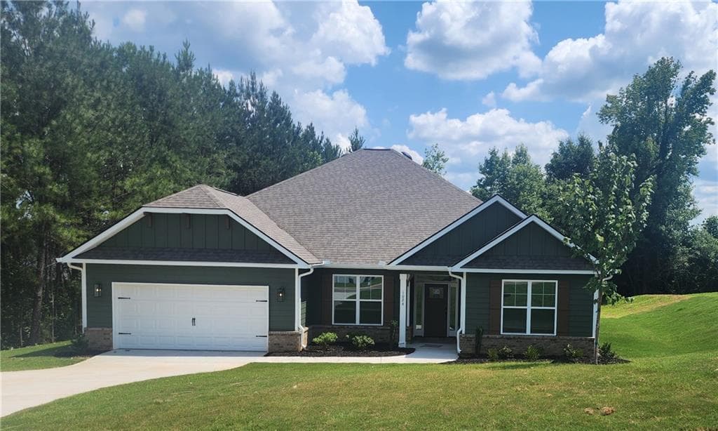 4 bedroom, 3 bathroom, 2,421 sq ft single family residence for sale at 1024 Holliday Passs, Griffin, GA 30223