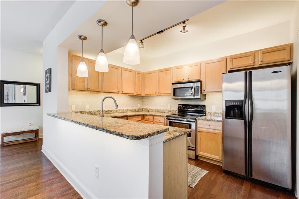 2 bedroom, 2 bathroom, 1,137 sq ft condominium for sale at 2230 Cheshire Bridge Road 416, Atlanta, GA 30324 — photo 6