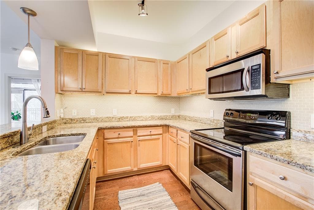 2 bedroom, 2 bathroom, 1,137 sq ft condominium for sale at 2230 Cheshire Bridge Road 416, Atlanta, GA 30324 — photo 7