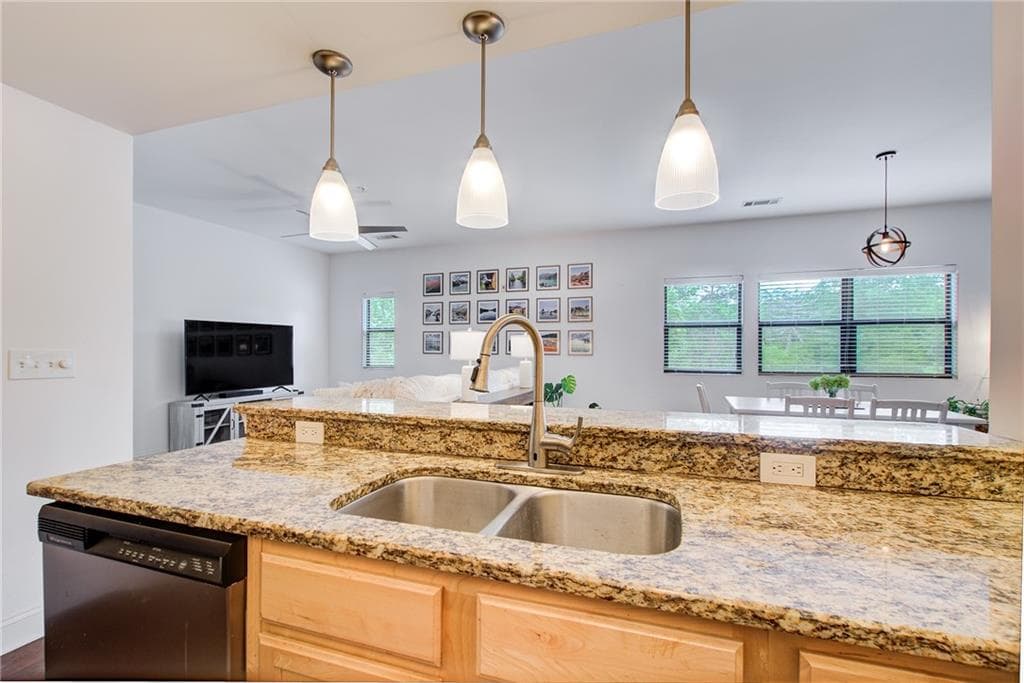 2 bedroom, 2 bathroom, 1,137 sq ft condominium for sale at 2230 Cheshire Bridge Road 416, Atlanta, GA 30324 — photo 8