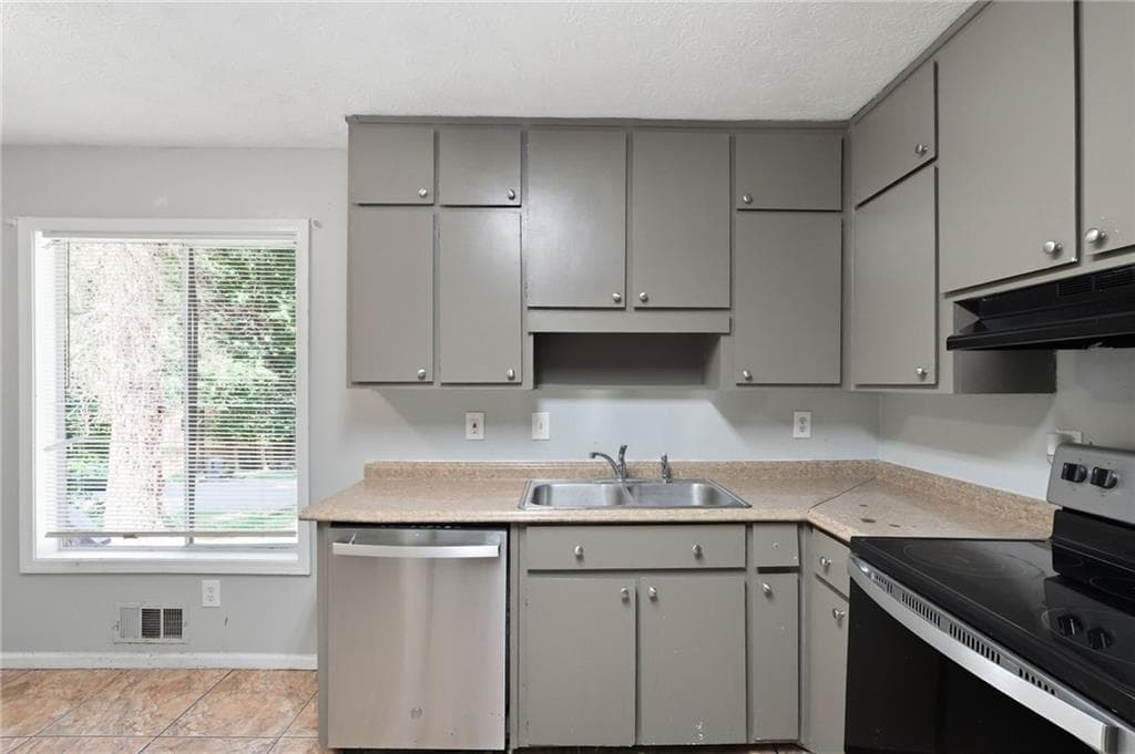 3 bedroom, 2 bathroom, 1,655 sq ft single family residence for sale at 473 Raven Springs Trail, Stone Mountain, GA 30087 — photo 10