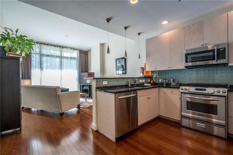 1 bedroom, 1 bathroom, 650 sq ft condominium for rent at 905 Juniper Street 401, Atlanta, GA 30309 for $2,300 a month — photo 4