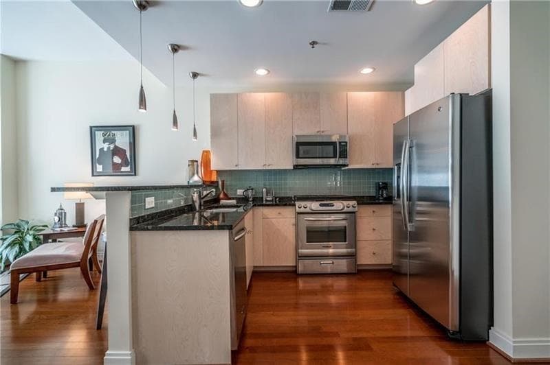 1 bedroom, 1 bathroom, 650 sq ft condominium for rent at 905 Juniper Street 401, Atlanta, GA 30309 for $2,300 a month — photo 5