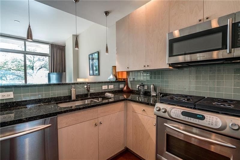 1 bedroom, 1 bathroom, 650 sq ft condominium for rent at 905 Juniper Street 401, Atlanta, GA 30309 for $2,300 a month — photo 7