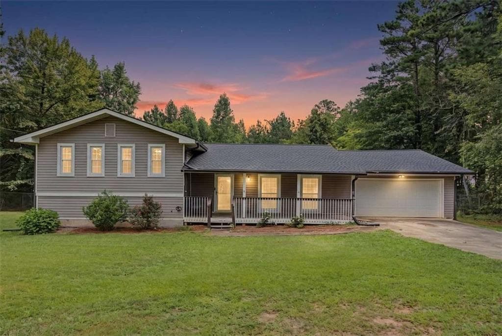 3 bedroom, 3 bathroom, 2,456 sq ft single family residence for sale at 576 Cross Plains Road, Carrollton, GA 30116 — photo 1 of 57
