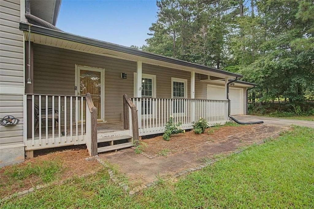 3 bedroom, 3 bathroom, 2,456 sq ft single family residence for sale at 576 Cross Plains Road, Carrollton, GA 30116 — photo 8