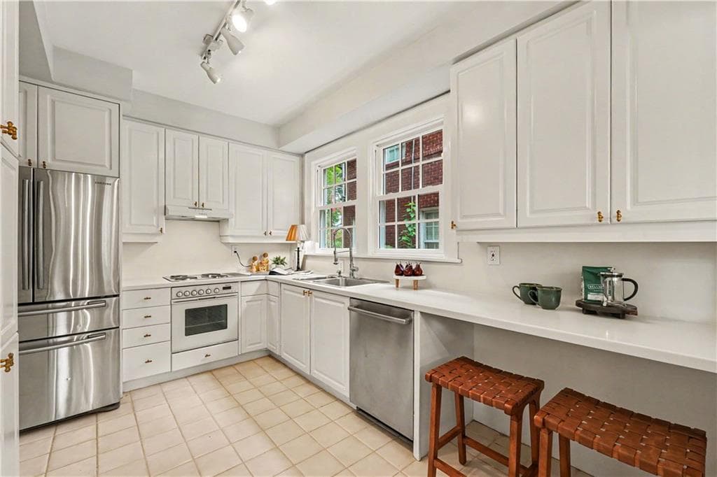 3 bedroom, 3 bathroom, 2,244 sq ft single family residence for sale at 1180 Cameron Court, Atlanta, GA 30306 — photo 8