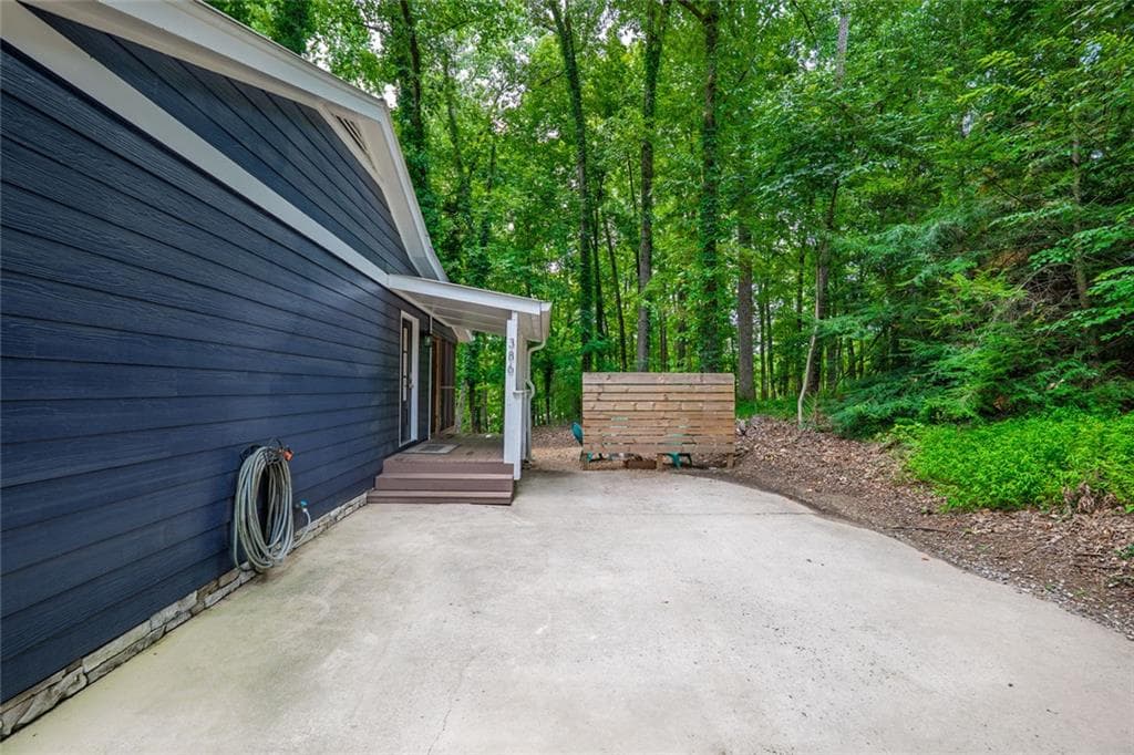 4 bedroom, 2 bathroom, 1,825 sq ft single family residence for sale at 386 Longview Drive, Dawsonville, GA 30534 — photo 4