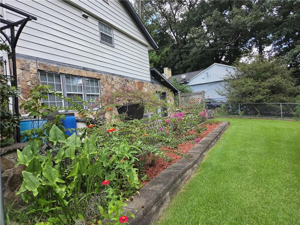 3 bedroom, 2 bathroom, 1,848 sq ft single family residence for sale at 3273 Pin Oak Circle, Atlanta, GA 30340 — photo 2