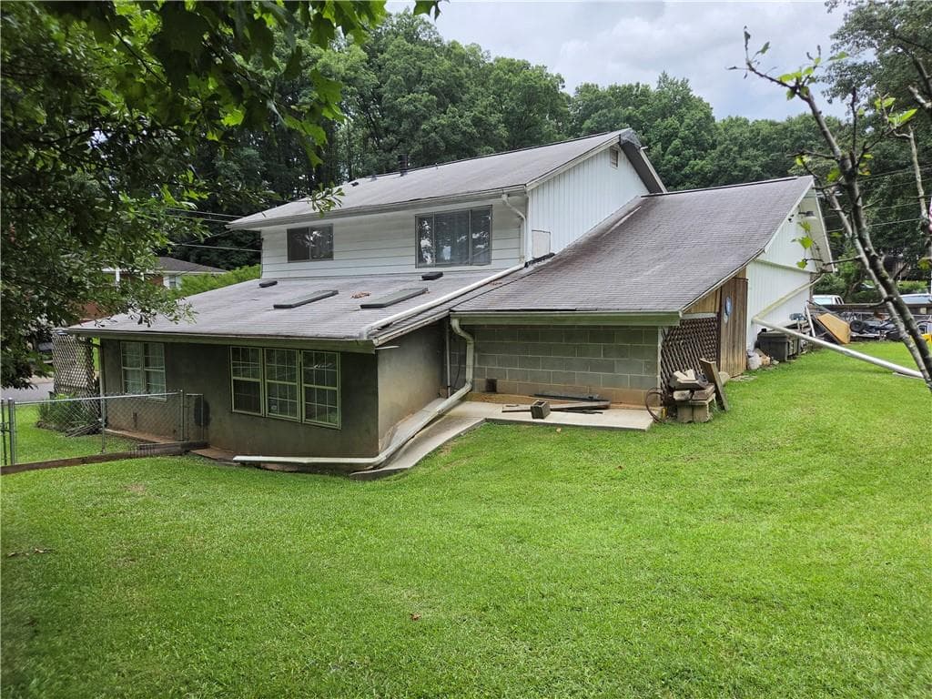 3 bedroom, 2 bathroom, 1,848 sq ft single family residence for sale at 3273 Pin Oak Circle, Atlanta, GA 30340 — photo 3