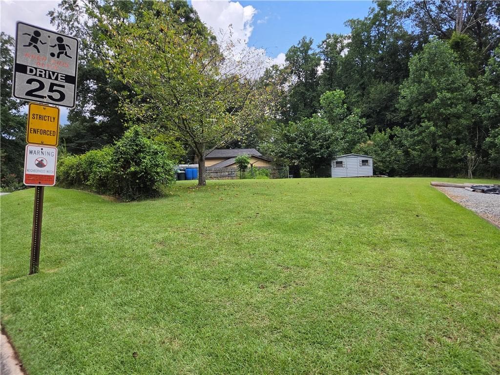 3 bedroom, 2 bathroom, 1,848 sq ft single family residence for sale at 3273 Pin Oak Circle, Atlanta, GA 30340 — photo 6