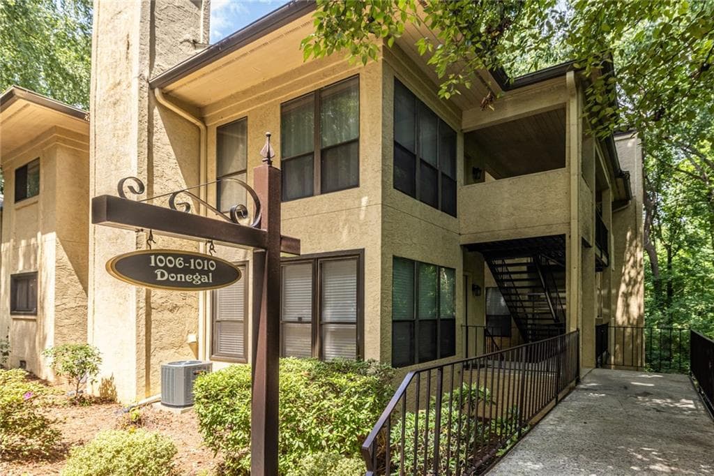 2 bedroom, 2 bathroom, 1,381 sq ft condominium under contract at 1006 Donegal, Smyrna, GA 30080