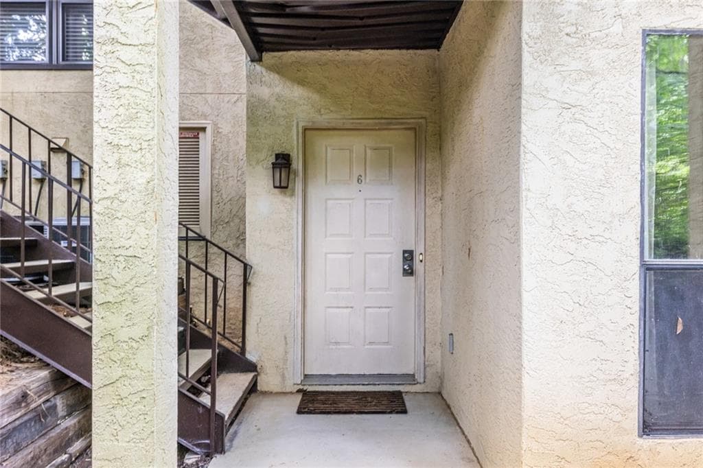 2 bedroom, 2 bathroom, 1,381 sq ft condominium under contract at 1006 Donegal, Smyrna, GA 30080 — photo 2