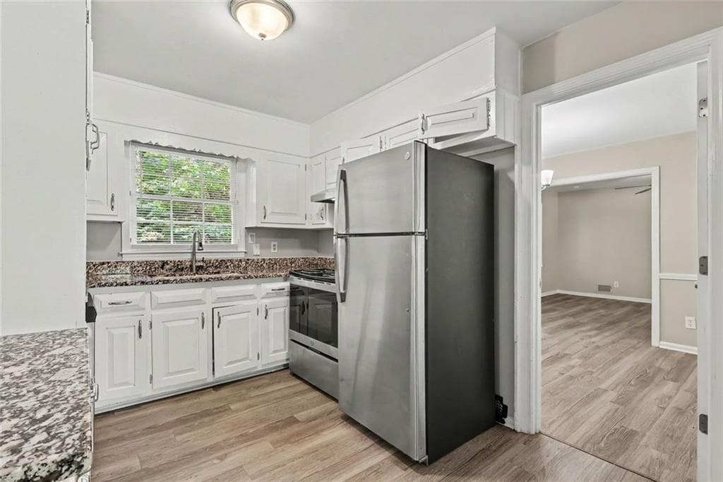 4 bedroom, 2 bathroom, 2,368 sq ft single family residence under contract at 4295 Autumn Hill Drive, Stone Mountain, GA 30083 — photo 9