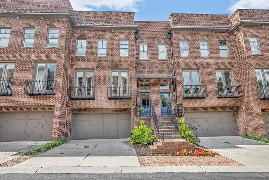 4 bedroom, 4 bathroom, 2,604 sq ft townhouse for sale at 440 Canton Walk, Roswell, GA 30075 — photo 1 of 54