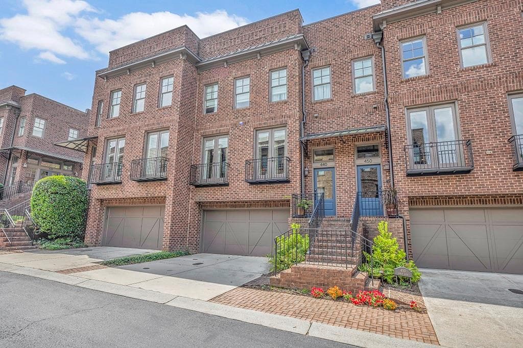 4 bedroom, 4 bathroom, 2,604 sq ft townhouse for sale at 440 Canton Walk, Roswell, GA 30075 — photo 3