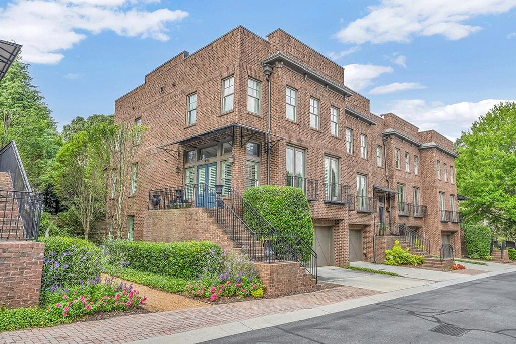 4 bedroom, 4 bathroom, 2,604 sq ft townhouse for sale at 440 Canton Walk, Roswell, GA 30075 — photo 2