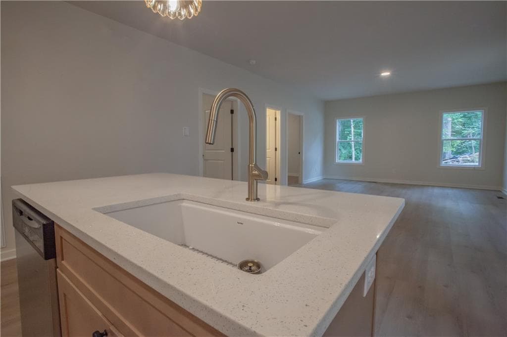 3 bedroom, 2 bathroom, 1,320 sq ft single family residence for sale at 604 Trump Court, Carrollton, GA 30116 — photo 6