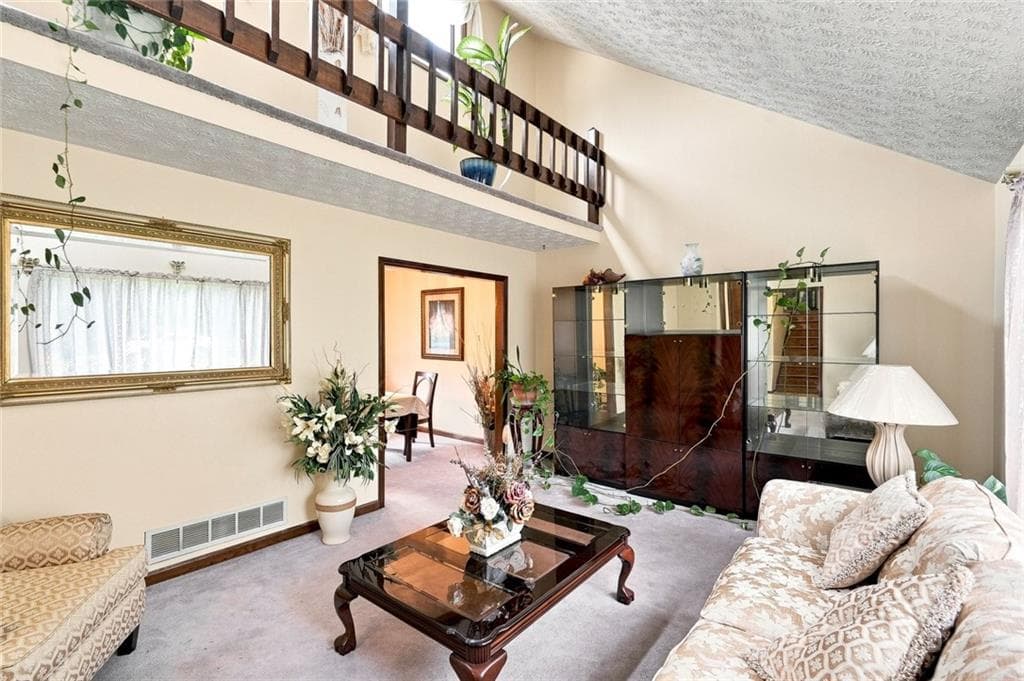 2 bedroom, 2 bathroom, 2,333 sq ft single family residence under contract at 1371 Elsmere Lane, Riverdale, GA 30296 — photo 3