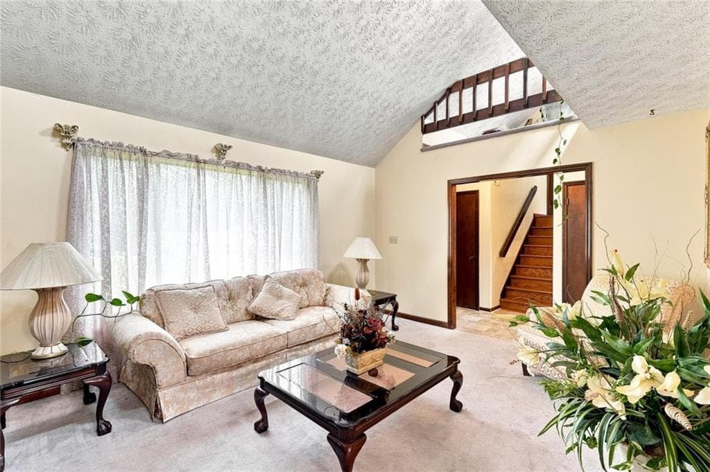 2 bedroom, 2 bathroom, 2,333 sq ft single family residence under contract at 1371 Elsmere Lane, Riverdale, GA 30296 — photo 4