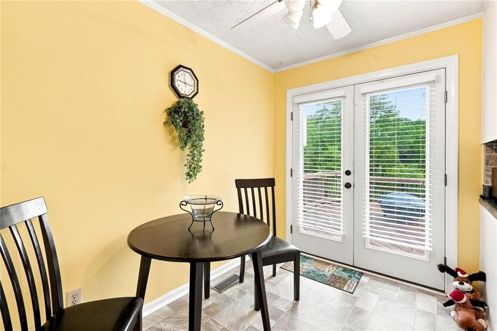 2 bedroom, 2 bathroom, 2,333 sq ft single family residence under contract at 1371 Elsmere Lane, Riverdale, GA 30296 — photo 9
