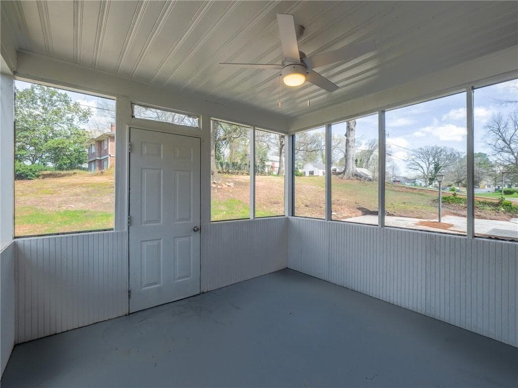 3 bedroom, 2 bathroom, 1,350 sq ft single family residence for sale at 1652 Brewer Boulevard, Atlanta, GA 30310 — photo 9