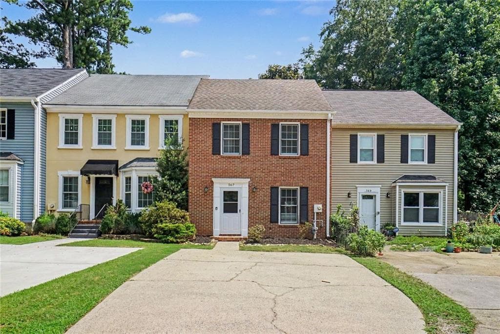 2 bedroom, 3 bathroom, 1,200 sq ft townhouse for sale at 567 Salem Woods Drive, Marietta, GA 30067 — photo 1 of 18