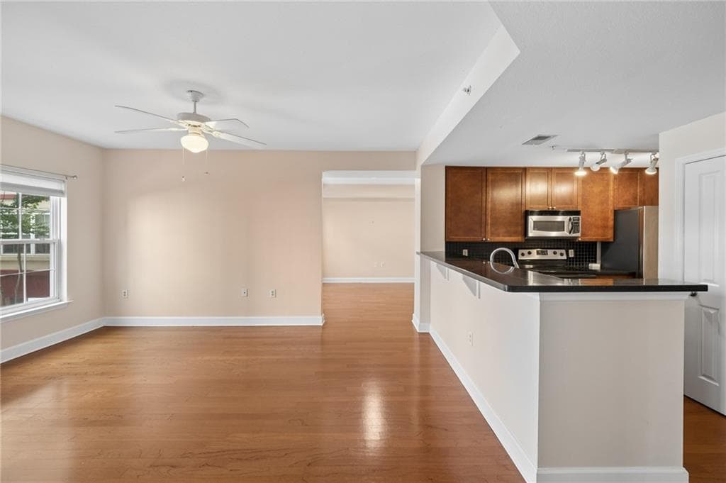 1 bedroom, 1 bathroom, 886 sq ft condominium for rent at 230 E Ponce De Leon Avenue 221, Decatur, GA 30030 for $2,000 a month — photo 4