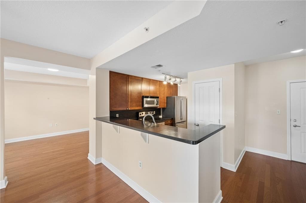1 bedroom, 1 bathroom, 886 sq ft condominium for rent at 230 E Ponce De Leon Avenue 221, Decatur, GA 30030 for $2,000 a month — photo 5