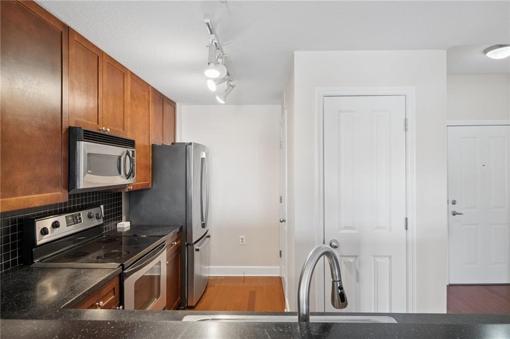 1 bedroom, 1 bathroom, 886 sq ft condominium for rent at 230 E Ponce De Leon Avenue 221, Decatur, GA 30030 for $2,000 a month — photo 7
