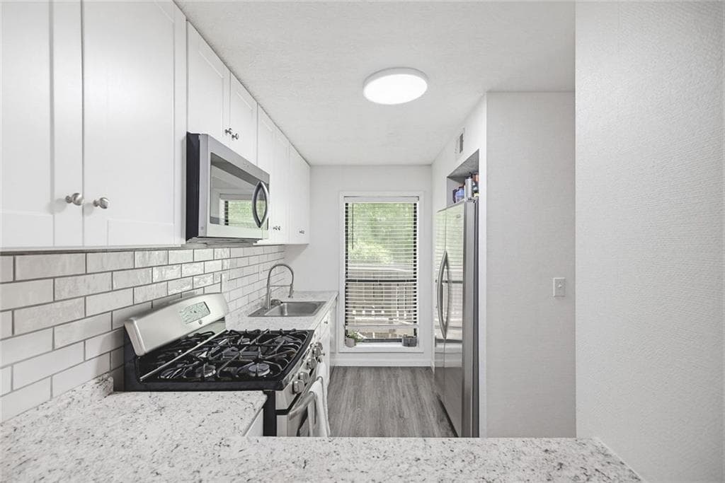 1 bedroom, 1 bathroom, 861 sq ft condominium for sale at 703 Woodcliff Drive, Sandy Springs, GA 30350 — photo 2