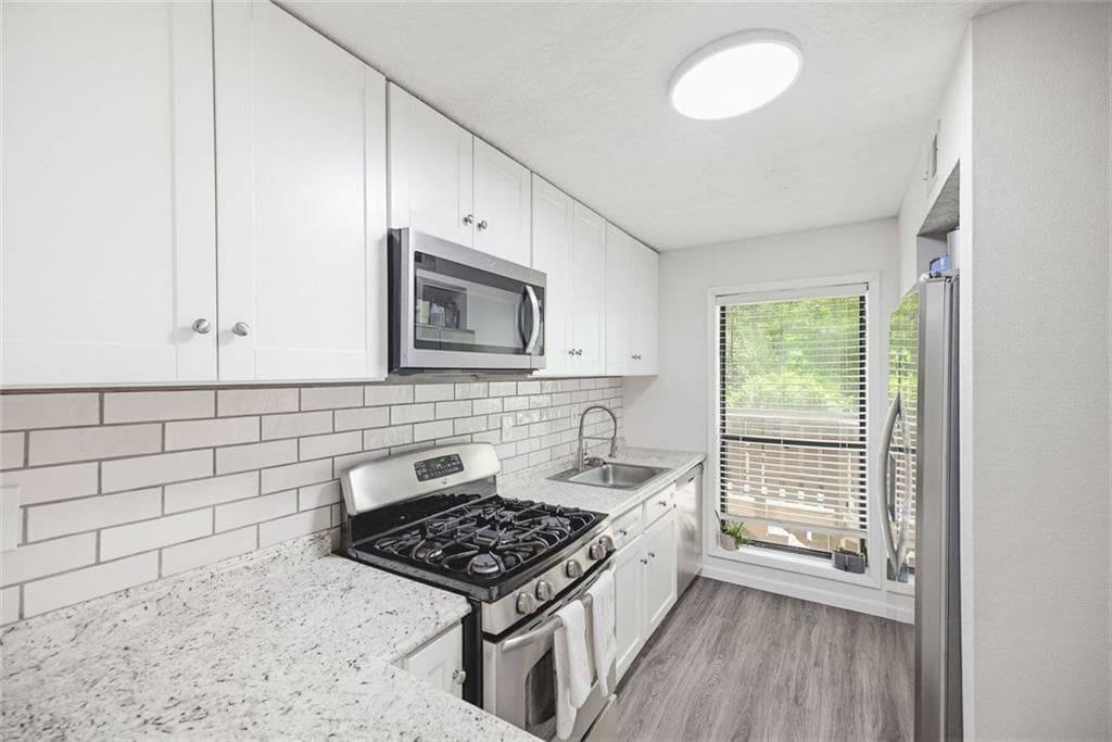 1 bedroom, 1 bathroom, 861 sq ft condominium for sale at 703 Woodcliff Drive, Sandy Springs, GA 30350 — photo 3