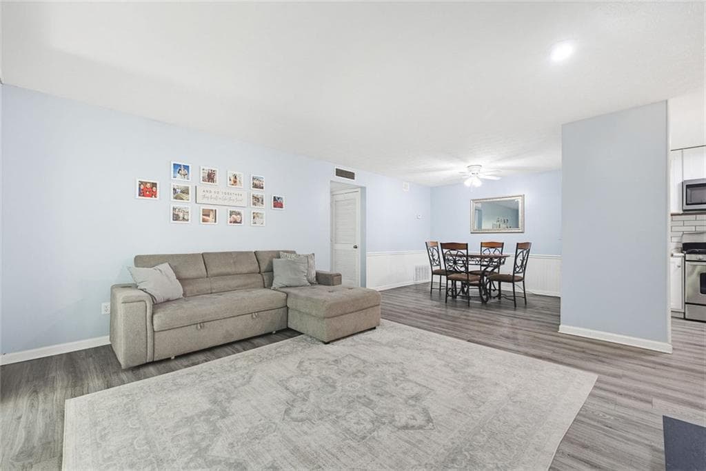 1 bedroom, 1 bathroom, 861 sq ft condominium for sale at 703 Woodcliff Drive, Sandy Springs, GA 30350 — photo 9